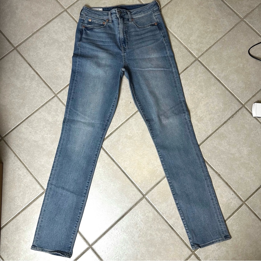 GAP Women's Classic Straight High Rise